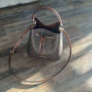Michael Kors cross body bucket bag